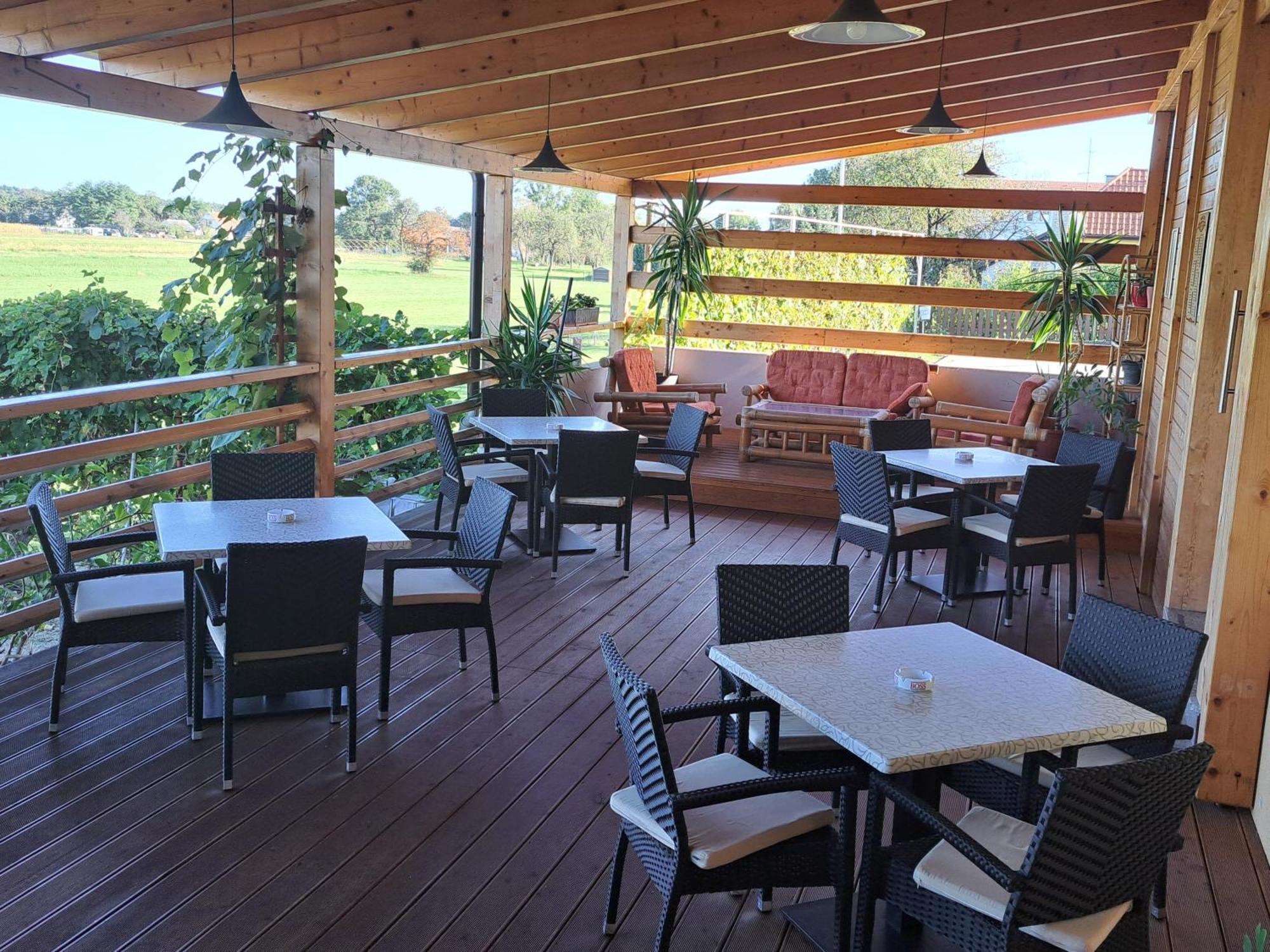 Guesthouse Zivko Dobrovce Εξωτερικό φωτογραφία